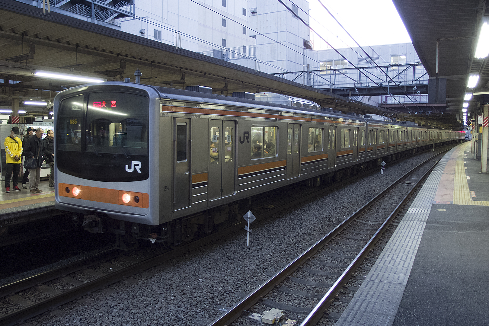KATO 10-446 205系 武蔵野線色 8両セット 入線: Nゲージ立川駅 