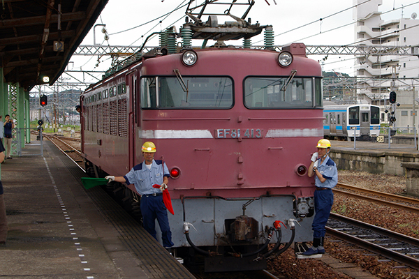 EF81-413 下関駅