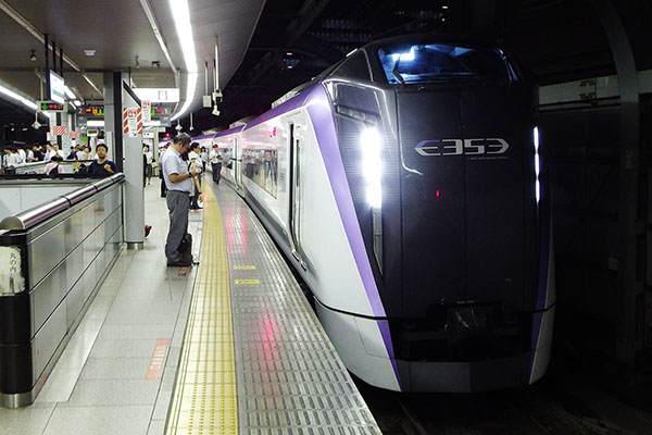 特急「おうめ」E353系 9両編成 東京駅 1番線